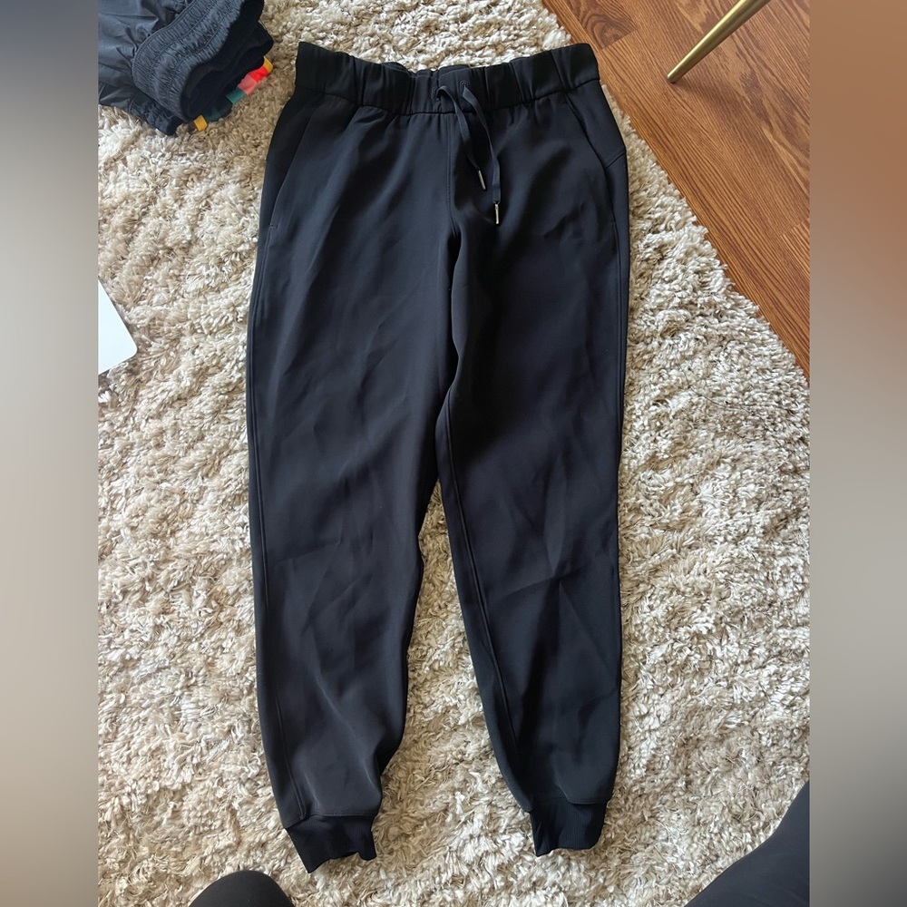 Lululemon women’s joggers